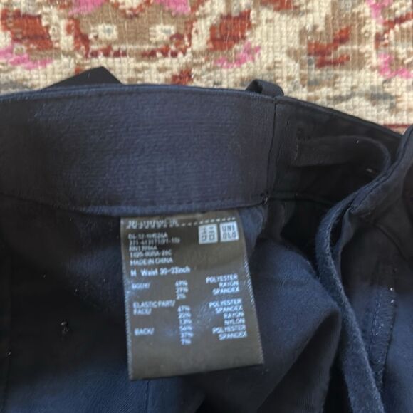 Uniglo Black chino pants - Picture 5 of 5